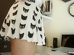 Upskirt Support With Ellie Roe