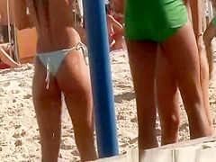 Sexy ass teens in bikini