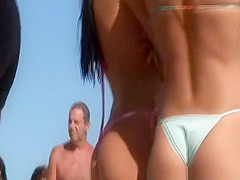 Sexy ass teens in bikini