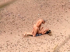 Zooming on old guy fucking a teen girl