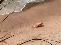 Zooming on old guy fucking a teen girl