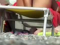 Bare pussy zoomed in on at a pool