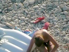 Voyeur caught sex behind an umbrella