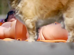 Itchy pussy spied on a beach
