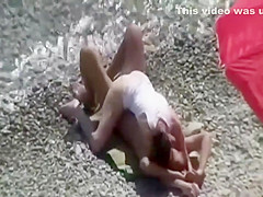 She didn't even undress for beach sex