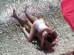 She didn't even undress for beach sex