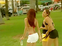 Hunting for sexy asses on a beach