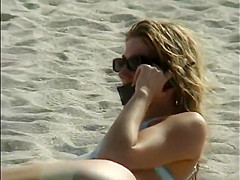 Hunting for sexy asses on a beach