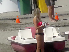 Blonde likes to be on all fours