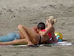 Blonde likes to be on all fours