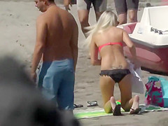 Blonde likes to be on all fours