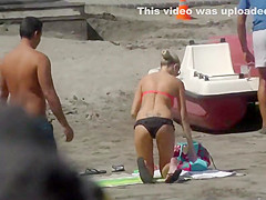 Blonde likes to be on all fours