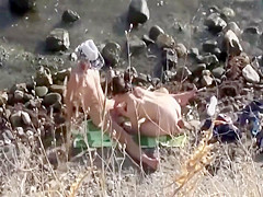 Horny guy gets a blowjob on the beach