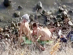 Horny guy gets a blowjob on the beach