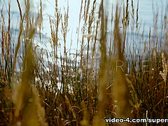 Run Free with Amelie Lou - SuperbeModels