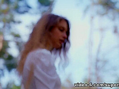 Run Free with Amelie Lou - SuperbeModels