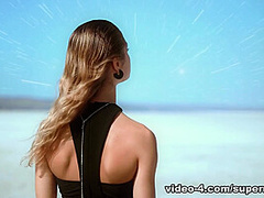 Bright Star with Amelie Lou - SuperbeModels