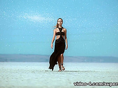 Bright Star with Amelie Lou - SuperbeModels