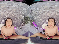 Asian spinner masturbates with her toys in VR