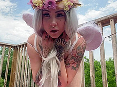 Big Ass Babe Exposes Her Big B