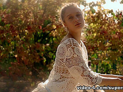 Soft Dream with Amelie Lou - SuperbeModels