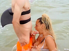 Lola Emme In Cum In The Water With