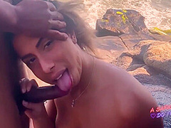 Boquete, Gozada E Gang Bang Na Praia De Nudismo Com Meu Namorado Olhando Tudo - Praia De Abrico Rio De Janeiro 7 Min