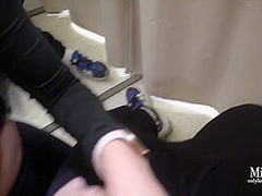 Babe Gets Public Risky Blowjob In Close To Be Caught