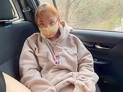 『女子大生ノーパン露出』彼氏のパーカー着て下半身は丸出し公園t゙ート!そのまま野外で中出しsex 素人カップル/美少女/10代/パイパン/野外露出/青姦/スマホ/english Subtitles