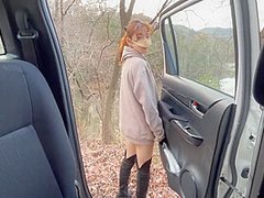 『女子大生ノーパン露出』彼氏のパーカー着て下半身は丸出し公園t゙ート!そのまま野外で中出しsex 素人カップル/美少女/10代/パイパン/野外露出/青姦/スマホ/english Subtitles