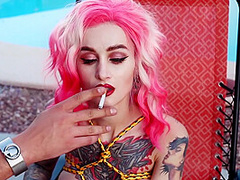 Tattoed S Play Pussys And Suck Dildo Near The Pool In The Resort - Flam