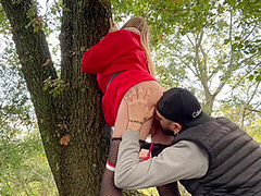 Bionda Diciottenne Babbo Natale Scopata Nel Bosco !