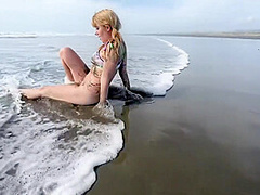 Public Beach Piss Slut - Missmiseryxxx