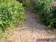 2 Manner Erwischen Deutsche Teen Am See Und Uberreden Sie Zum Dreier