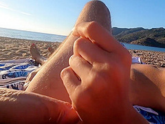Grosse Envie De Baiser A Plage Publique Nue Il Me Fait Mouiller Mais Trop De Gens Autour De Nous