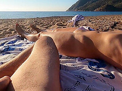 Grosse Envie De Baiser A Plage Publique Nue Il Me Fait Mouiller Mais Trop De Gens Autour De Nous