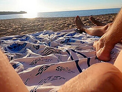 Grosse Envie De Baiser A Plage Publique Nue Il Me Fait Mouiller Mais Trop De Gens Autour De Nous