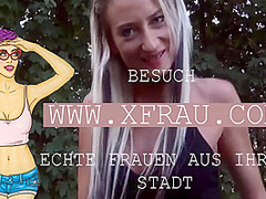 Frau Mit Sehr Attraktiven Brusten