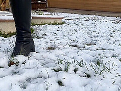 Barefoot In The Snow! Very Cold!