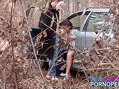 Kleine Titten Deutsche Schlampe Gibt Blowjob Fur Fremde