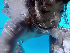 Ebony Bikini Beauty Poolside 1 - Ana