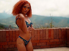 Hanna Colegiala Se Masturba En La Piscina Durante El Paseo Escolar
