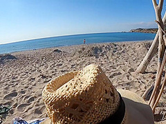 On A Une Grosse Envie De Baiser A Plage Avec Des Gens Partout Ils Nous Regardent