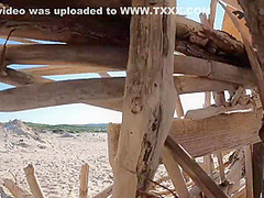 On A Une Grosse Envie De Baiser A Plage Avec Des Gens Partout Ils Nous Regardent