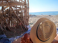 On A Une Grosse Envie De Baiser A Plage Avec Des Gens Partout Ils Nous Regardent