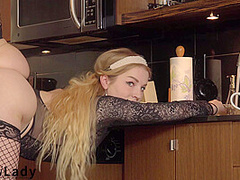Flexible Kitchen Work Before The Show - Watch4Fetish
