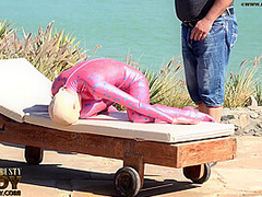 Flexible Puppet In Rubber - Watch4Fetish
