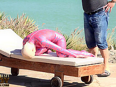 Flexible Puppet In Rubber - Watch4Fetish