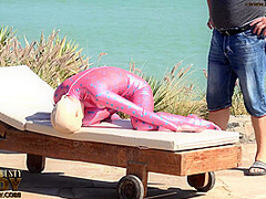Flexible Puppet In Rubber - Watch4Fetish