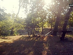 Pandavlog :dietro Le Quinte,giovane Youtuber Italiana Con Le Tettone Recensisce Un Dildo Al Parco